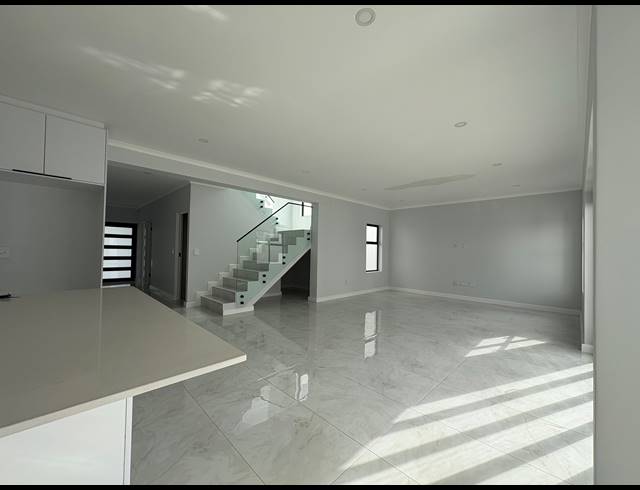 5 BEDROOM HOUSE FOR SALE IN SANDOWN
